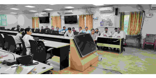 महिला एवं बाल विकास निगम द्वारा संचालित योजनाओं की समीक्षात्मक बैठक